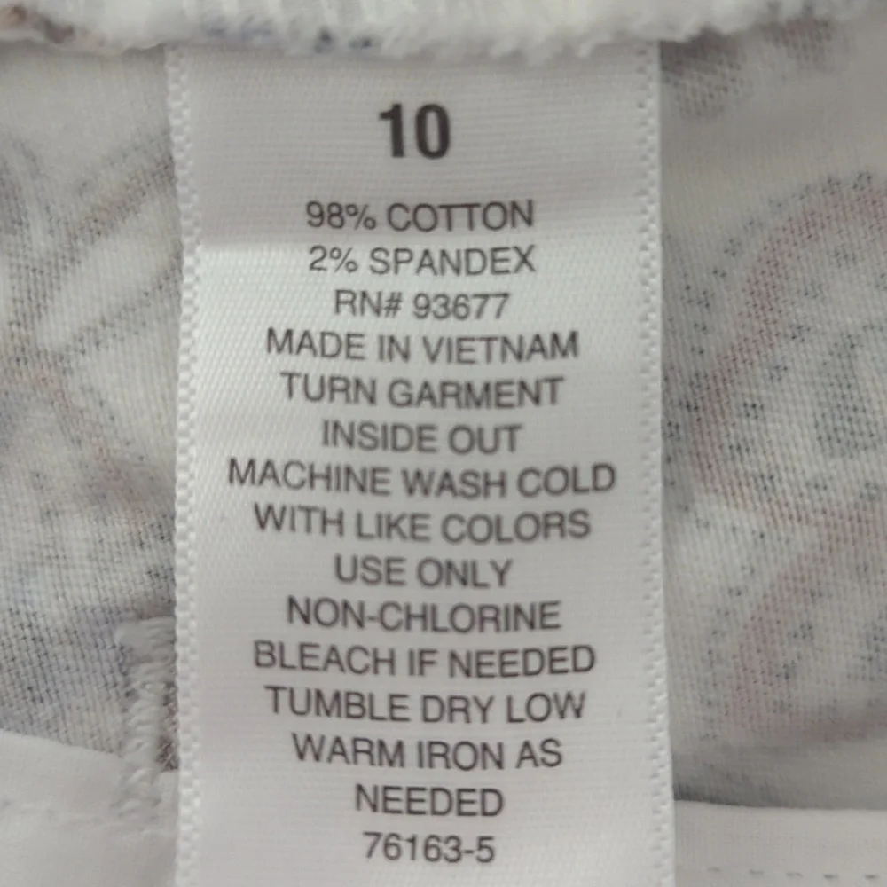 NWT a.n.a. Floral Mid-Rise Shortie Shorts 10 Brown Blue Beige Pockets - Picture 4 of 13